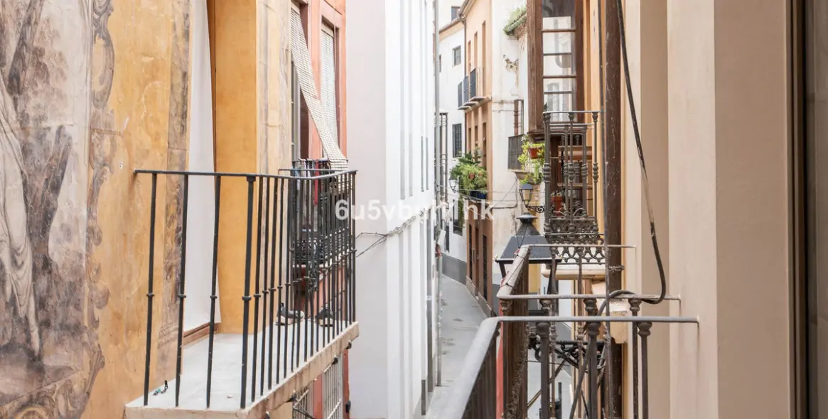 Sale of middle floor apartment in Málaga Centro 34