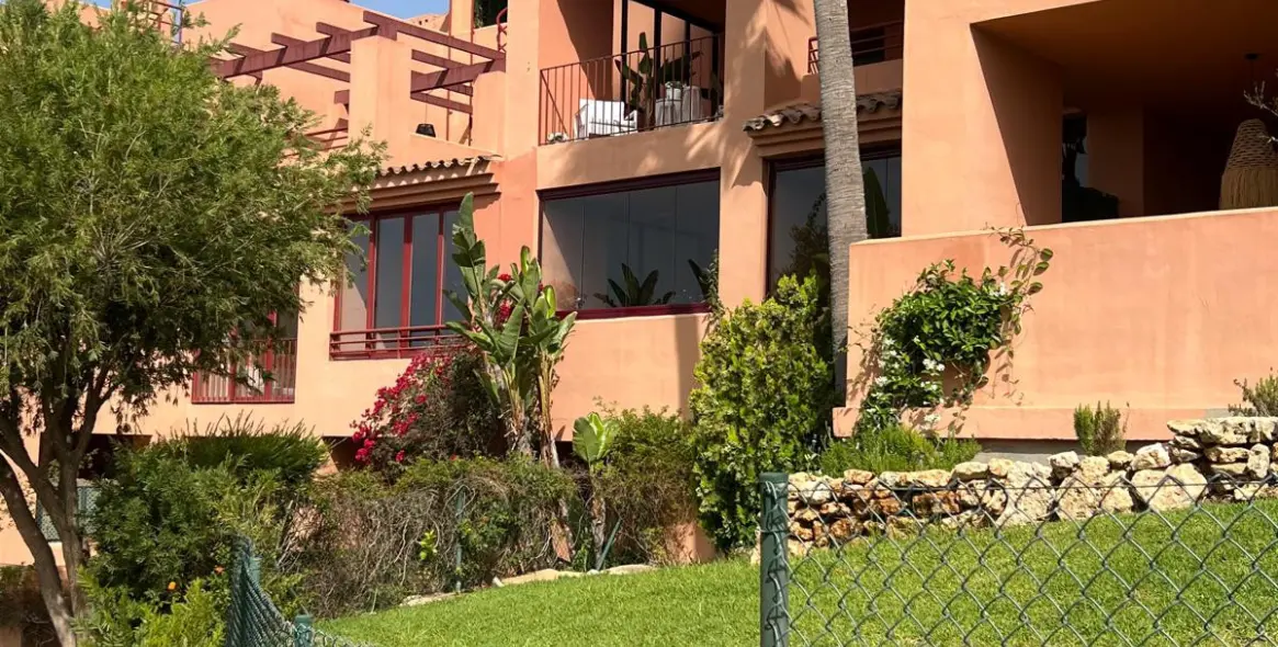 Sale of ground floor apartment in Manilva 22