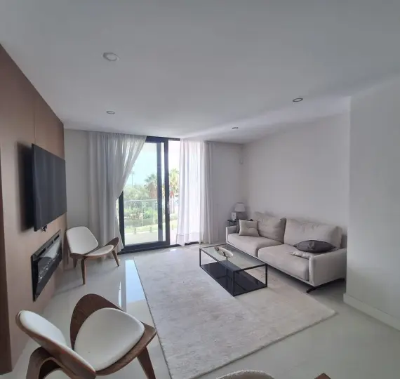 Продажа апартаментов на первом этаже в Manilva