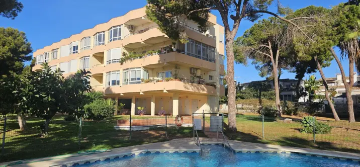 Sale of penthouse in Calypso 0