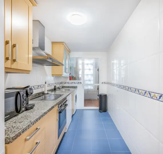 Апартаменты на первом этаже R5171143