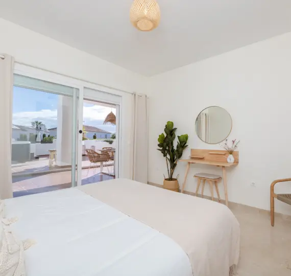 Апартаменты на первом этаже R5171143