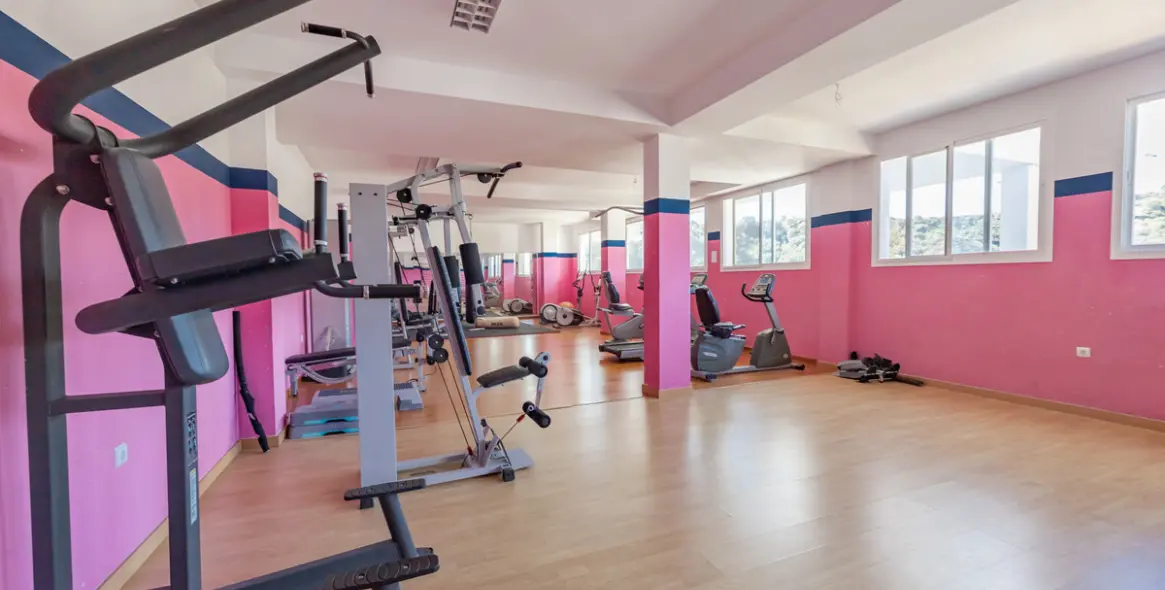 Sale of ground floor apartment in Estepona 16