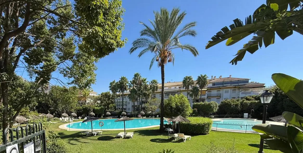 Sale of middle floor apartment in Nueva Andalucía 1
