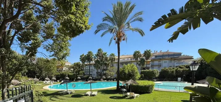 Sale of middle floor apartment in Nueva Andalucía 0