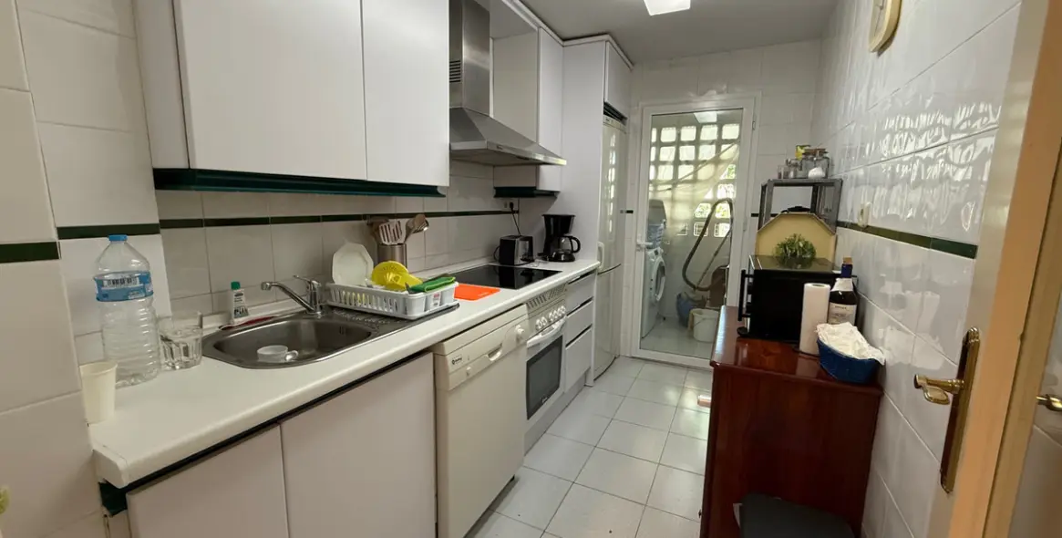 Sale of middle floor apartment in Nueva Andalucía 4