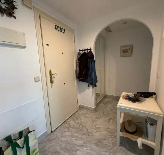 Sale of middle floor apartment in Nueva Andalucía