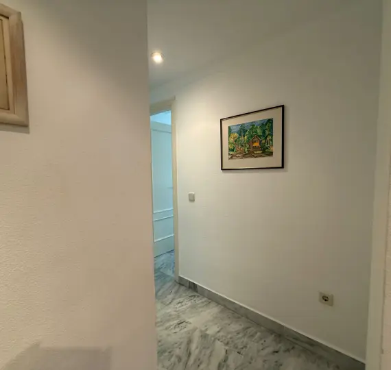 Sale of middle floor apartment in Nueva Andalucía