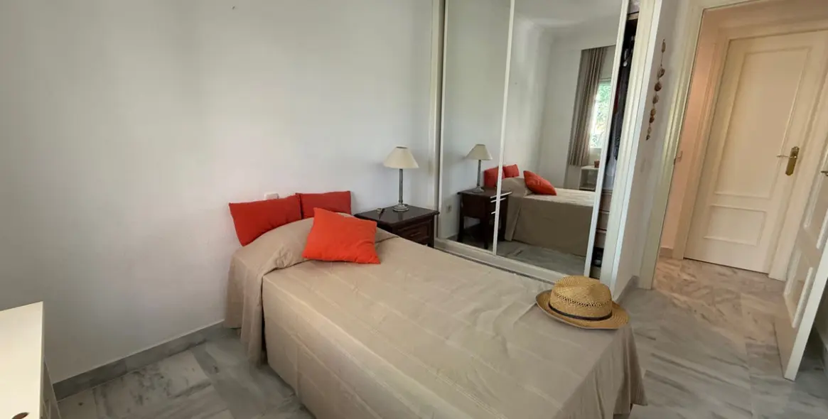 Sale of middle floor apartment in Nueva Andalucía 8