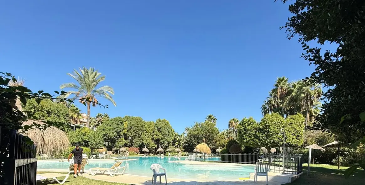Sale of middle floor apartment in Nueva Andalucía 15