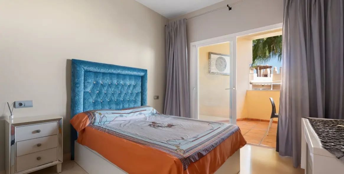 Sale of middle floor apartment in Estepona 6