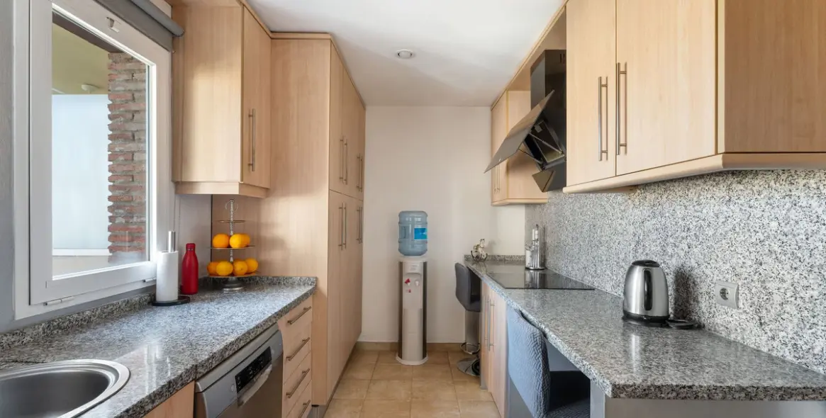 Sale of middle floor apartment in Estepona 8