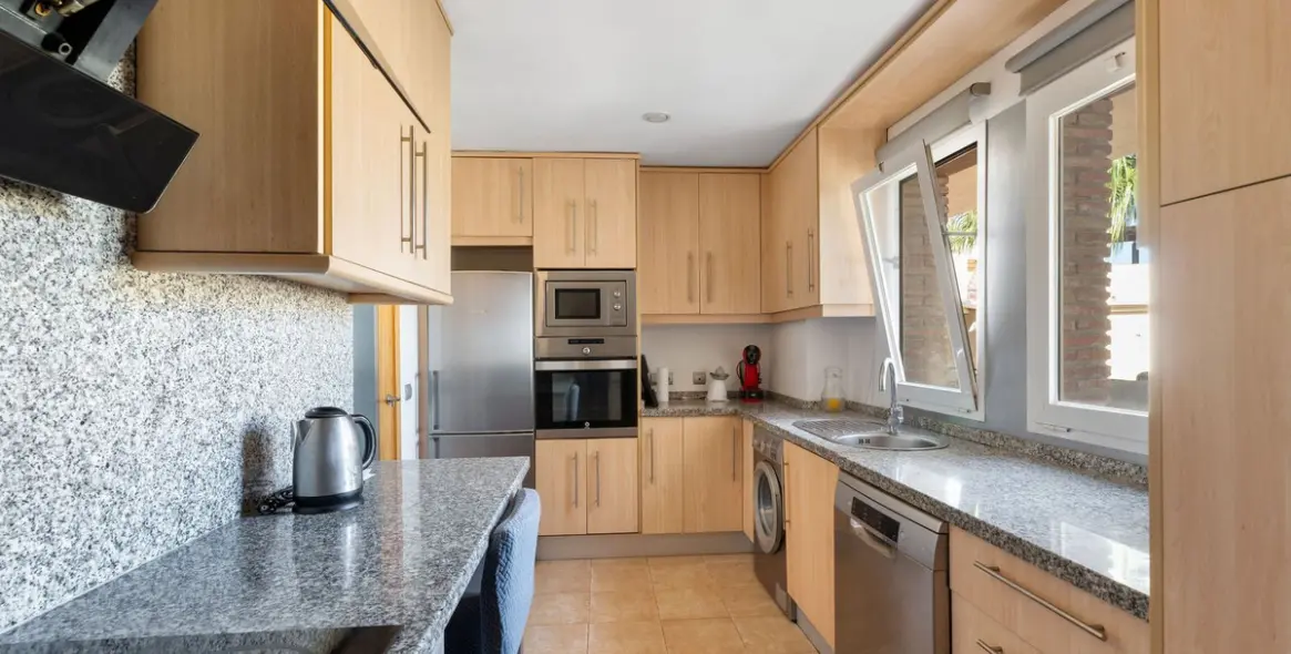 Sale of middle floor apartment in Estepona 9