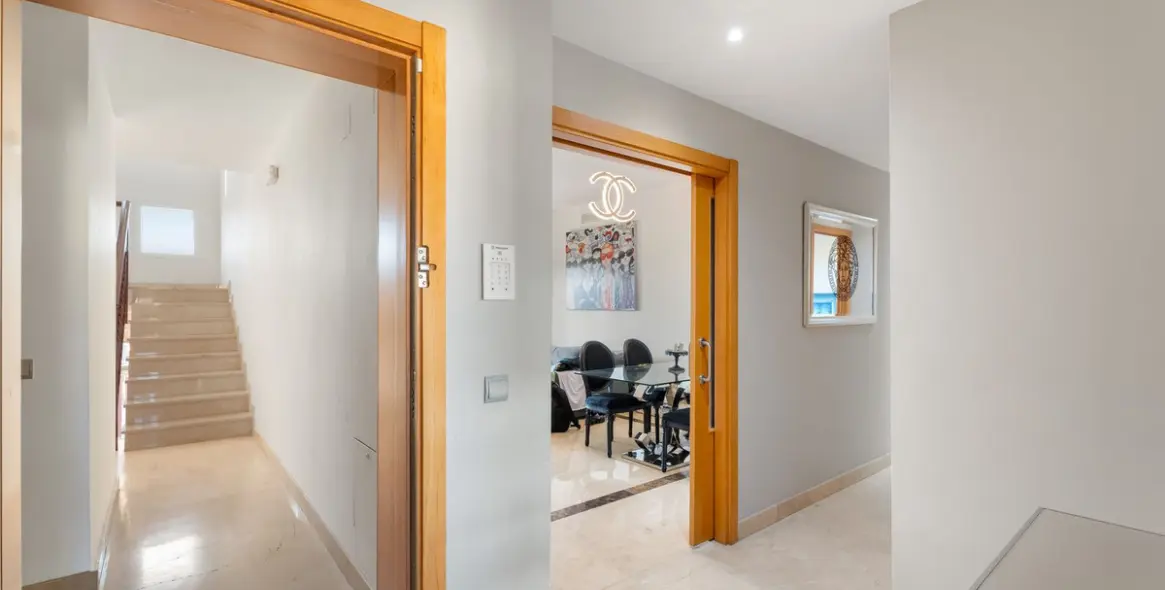 Sale of middle floor apartment in Estepona 11