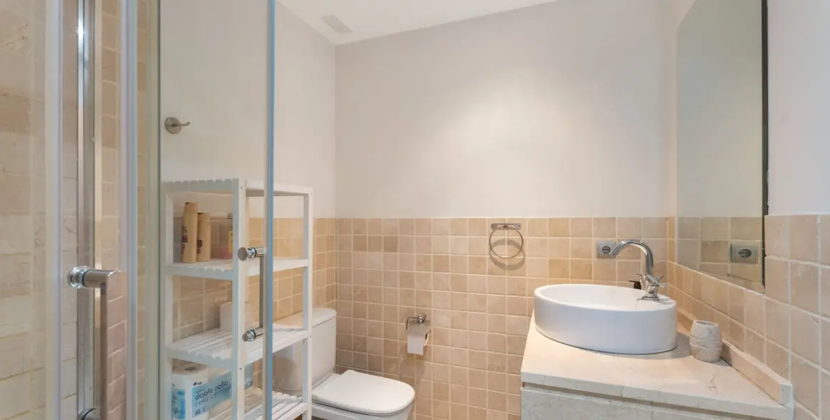 Sale of middle floor apartment in Estepona 13