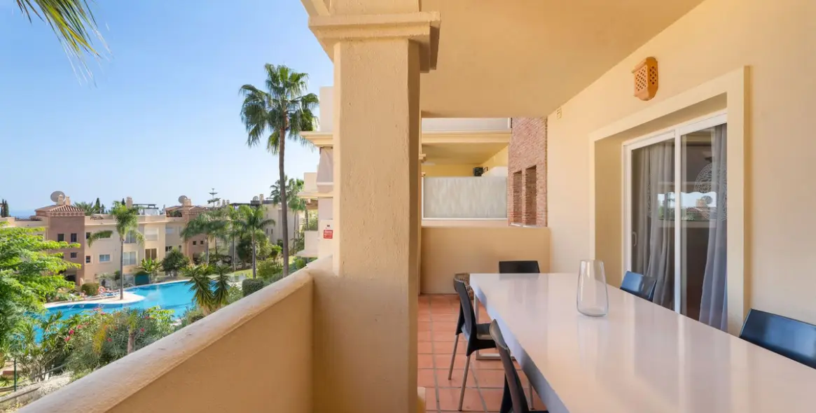 Sale of middle floor apartment in Estepona 14