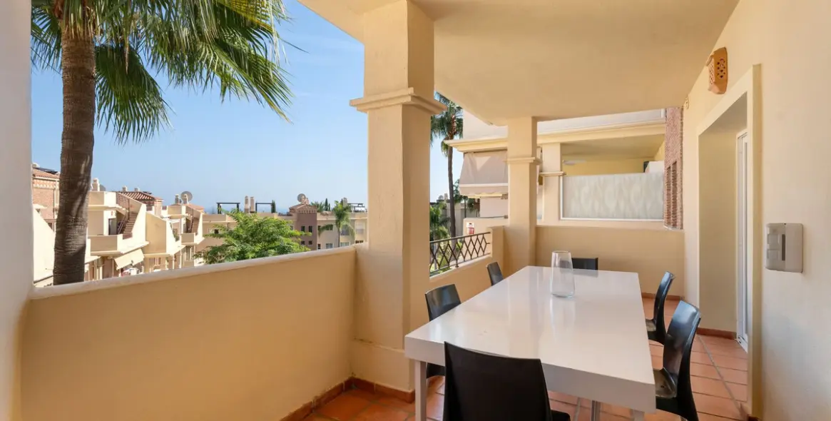 Sale of middle floor apartment in Estepona 15