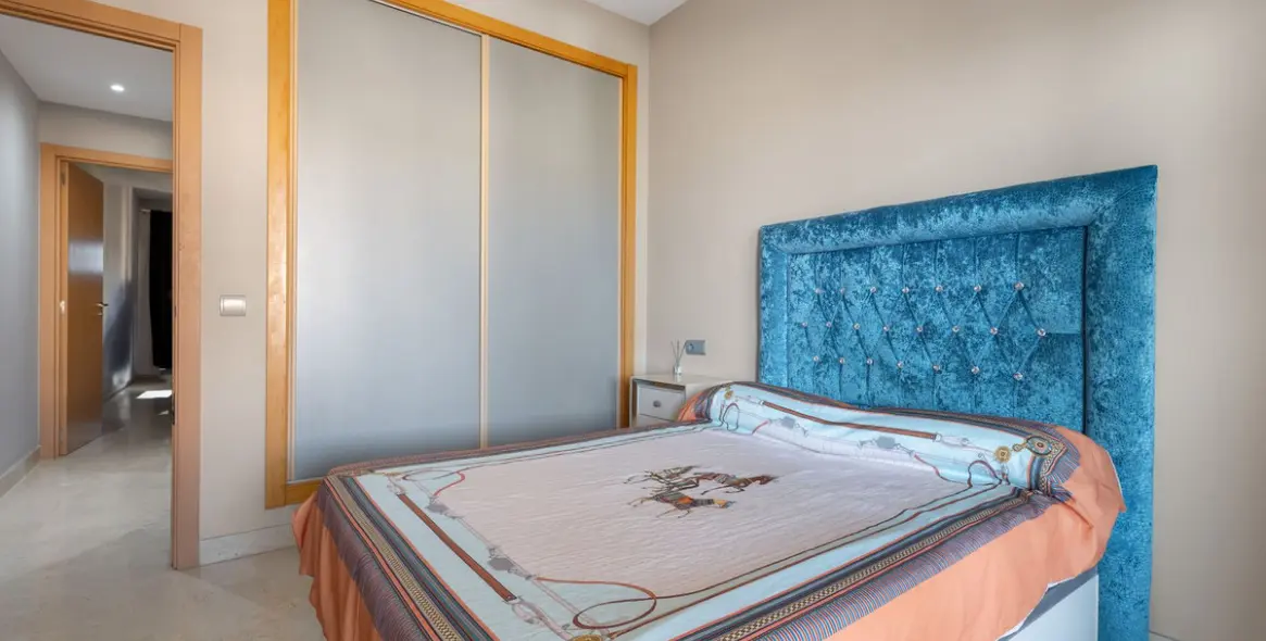 Sale of middle floor apartment in Estepona 19