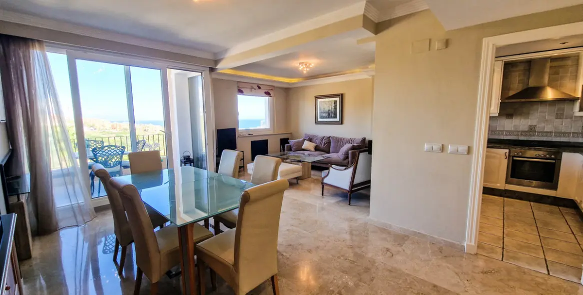 Sale of penthouse in La Duquesa 4