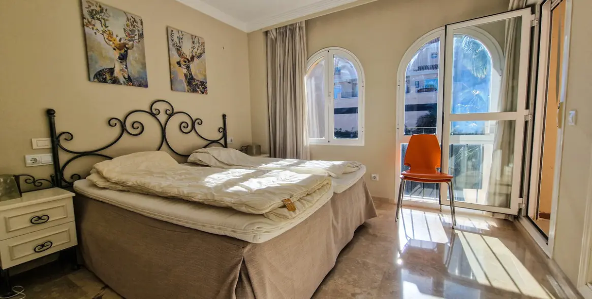 Sale of penthouse in La Duquesa 9