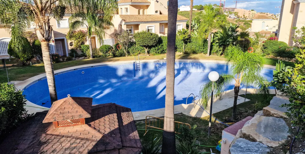 Sale of penthouse in La Duquesa 10