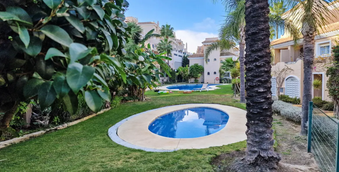 Sale of penthouse in La Duquesa 11