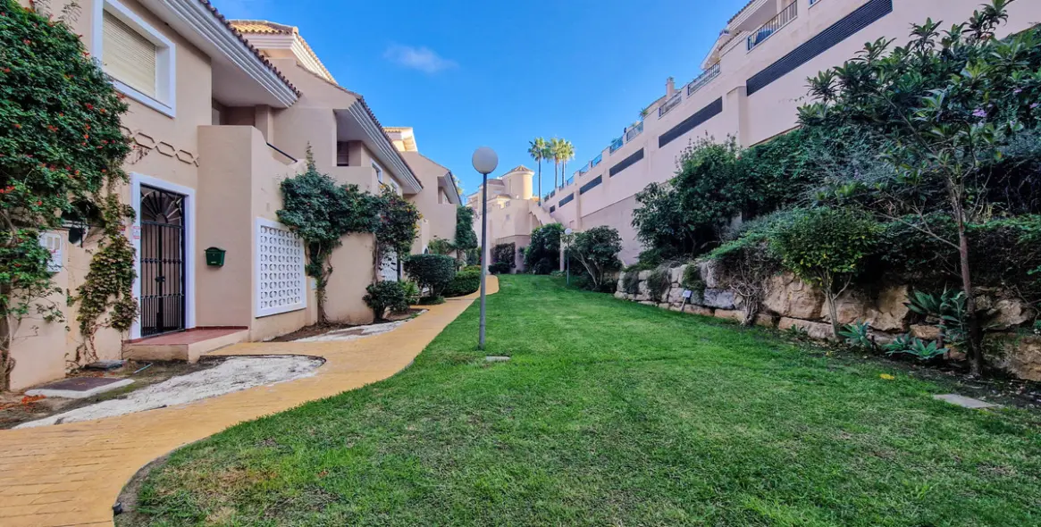 Sale of penthouse in La Duquesa 12