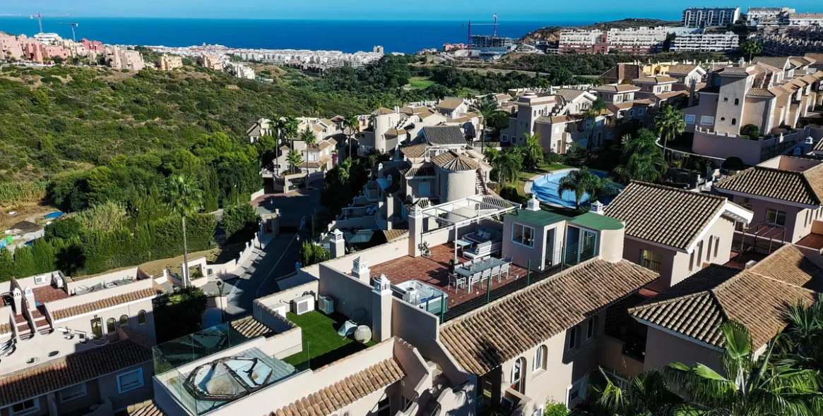 Sale of penthouse in La Duquesa 13