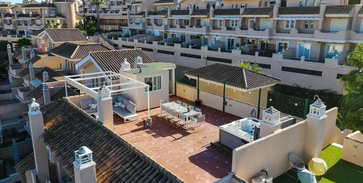 Sale of penthouse in La Duquesa 16