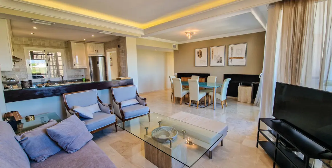 Sale of penthouse in La Duquesa 18