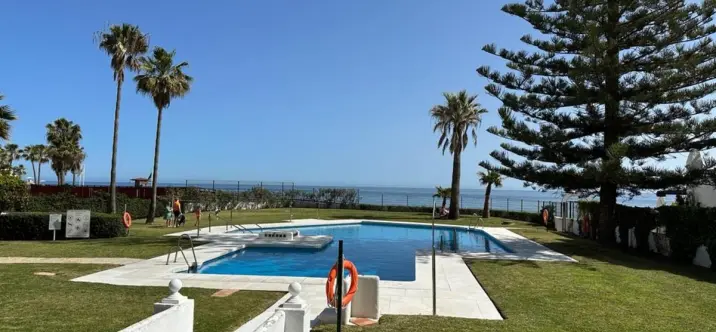 Sale of ground floor apartment in Calahonda 0