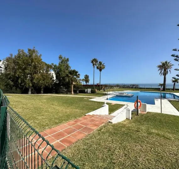 Sale of ground floor apartment in Calahonda