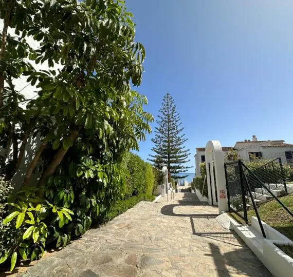 Sale of ground floor apartment in Calahonda