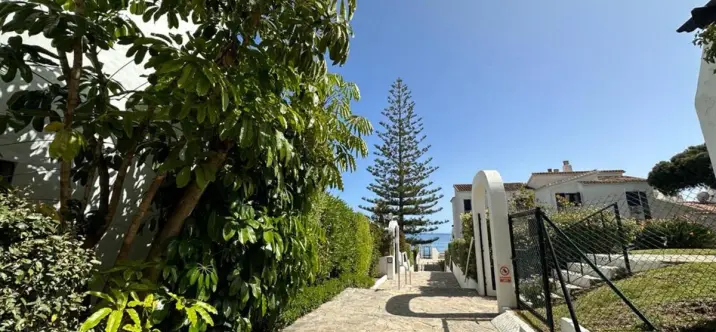 Sale of ground floor apartment in Calahonda 3