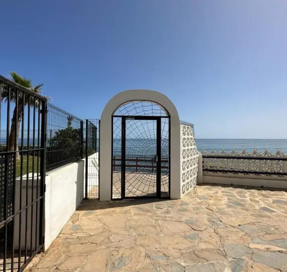 Sale of ground floor apartment in Calahonda