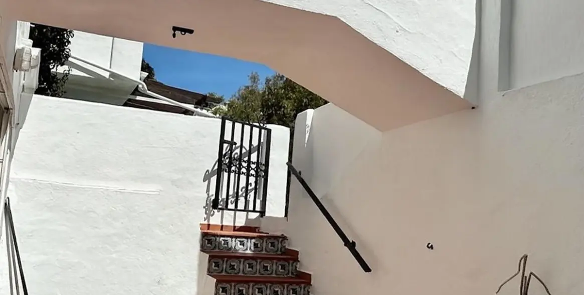 Sale of ground floor apartment in Calahonda 10