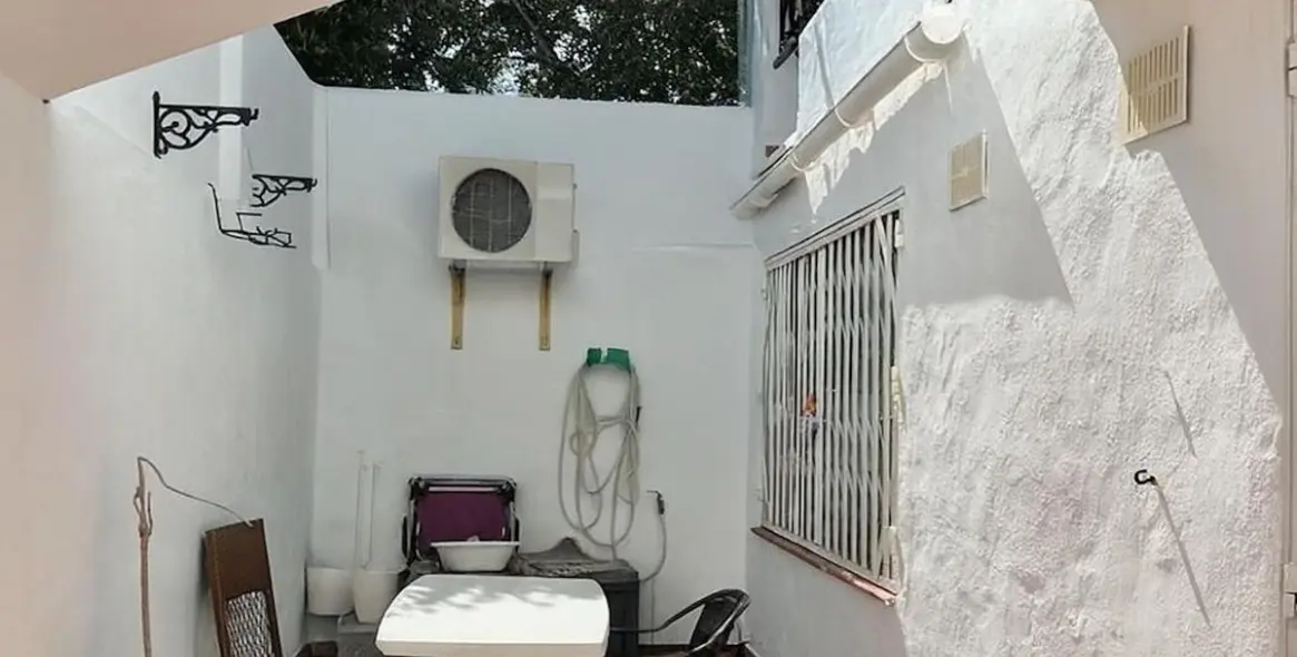 Sale of ground floor apartment in Calahonda 12