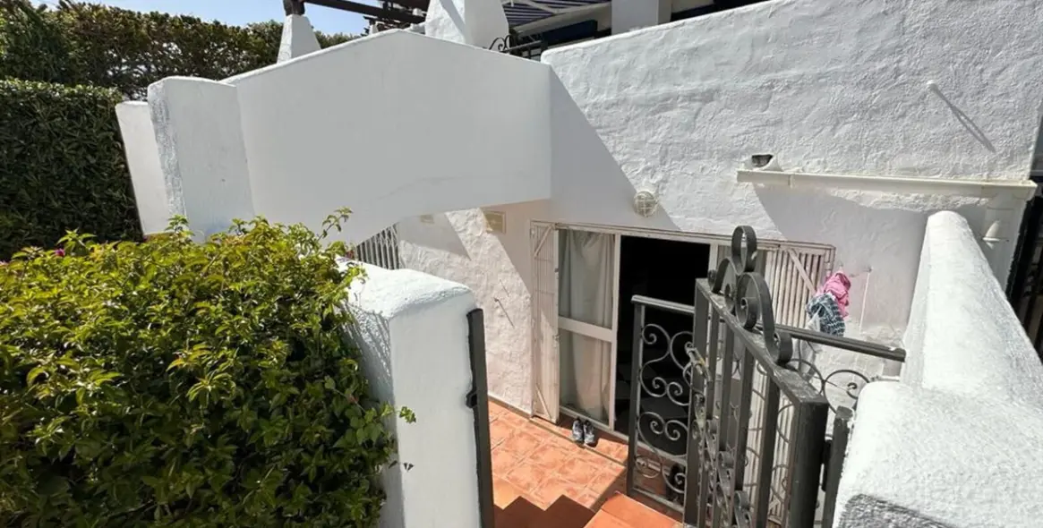 Sale of ground floor apartment in Calahonda 21