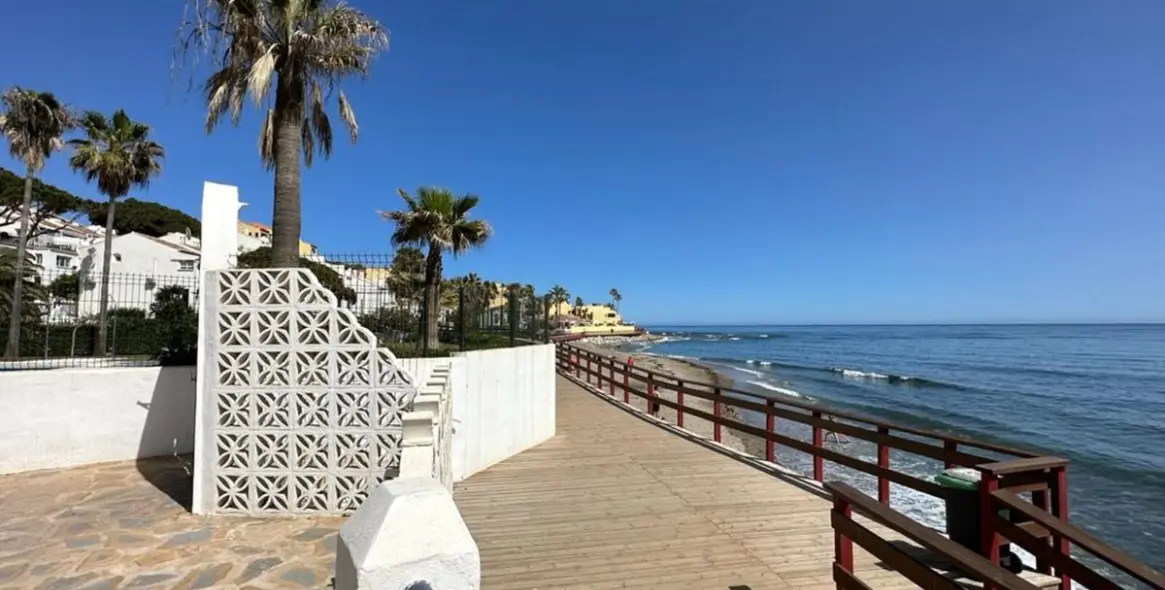 Sale of ground floor apartment in Calahonda 29