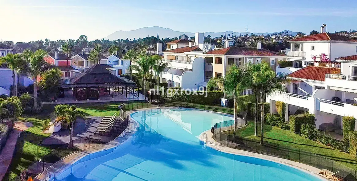 Продажа апартаментов на первом этаже в Estepona (район Estepona) 1