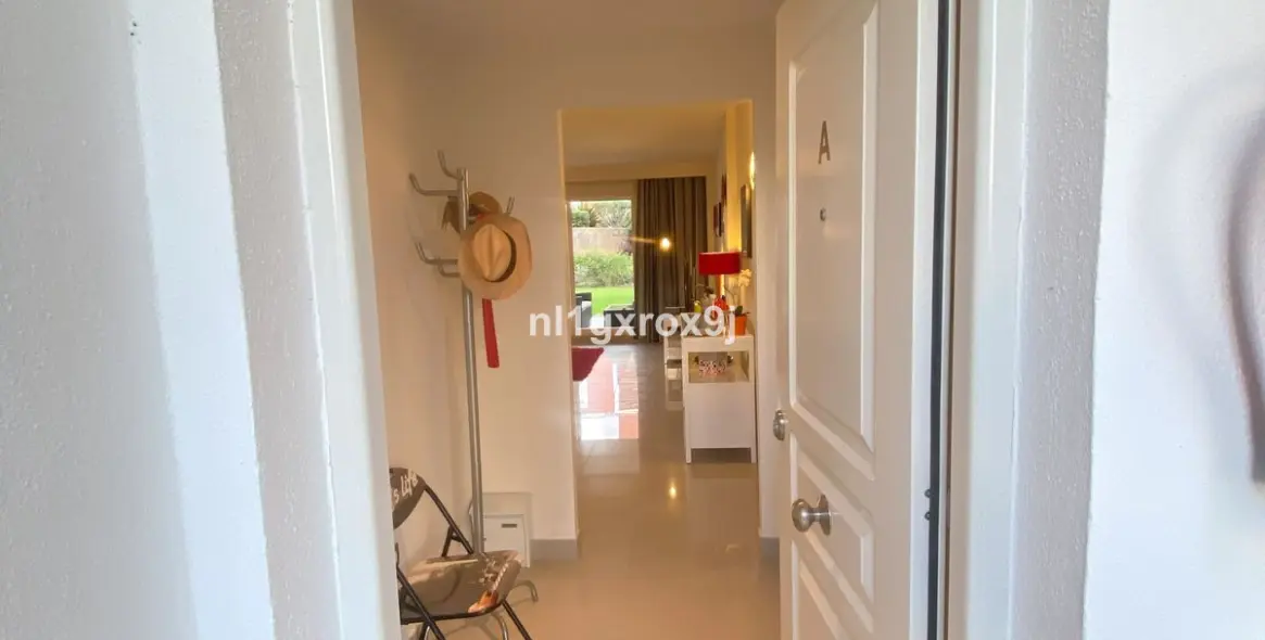 Sale of ground floor apartment in Estepona 19