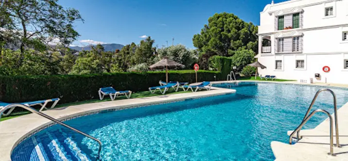 Sale of middle floor apartment in Nueva Andalucía 0