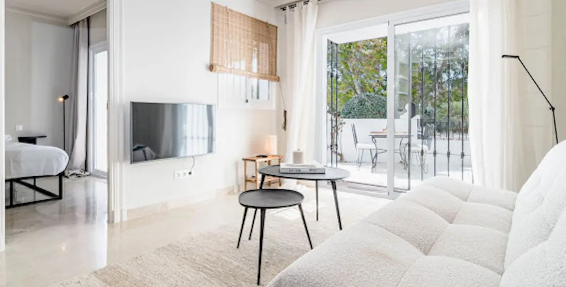 Venta de apartamento en planta media en Nueva Andalucía 4