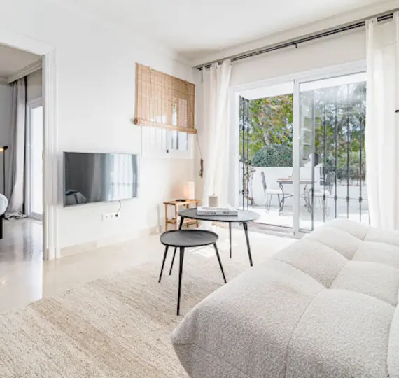 Sale of middle floor apartment in Nueva Andalucía