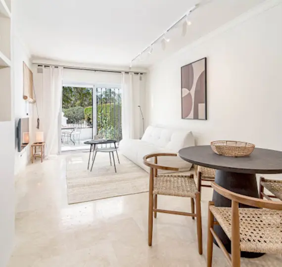 Sale of middle floor apartment in Nueva Andalucía