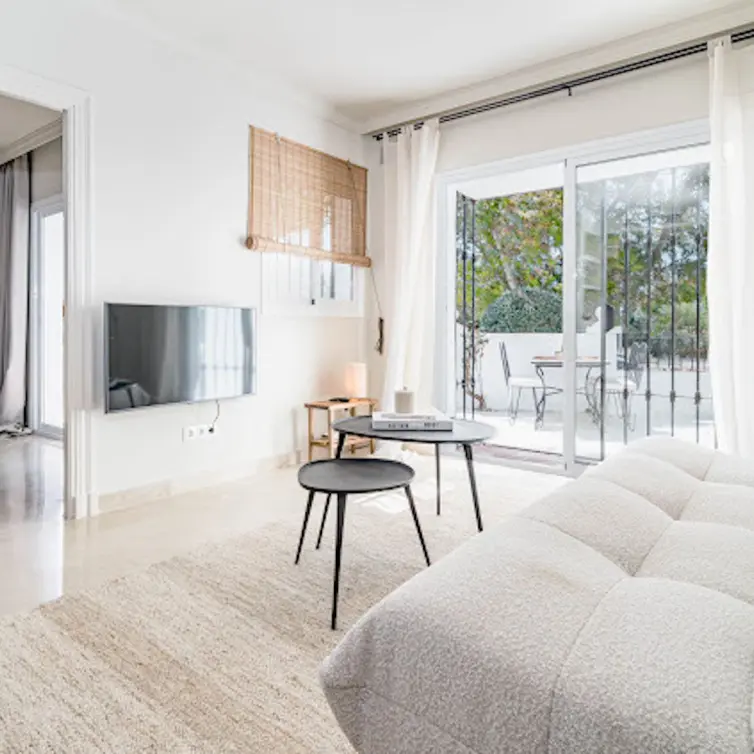 Sale of ground floor apartment in Nueva Andalucía
