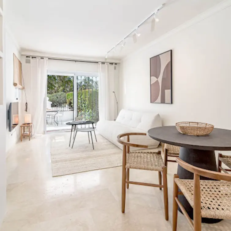 Sale of ground floor apartment in Nueva Andalucía