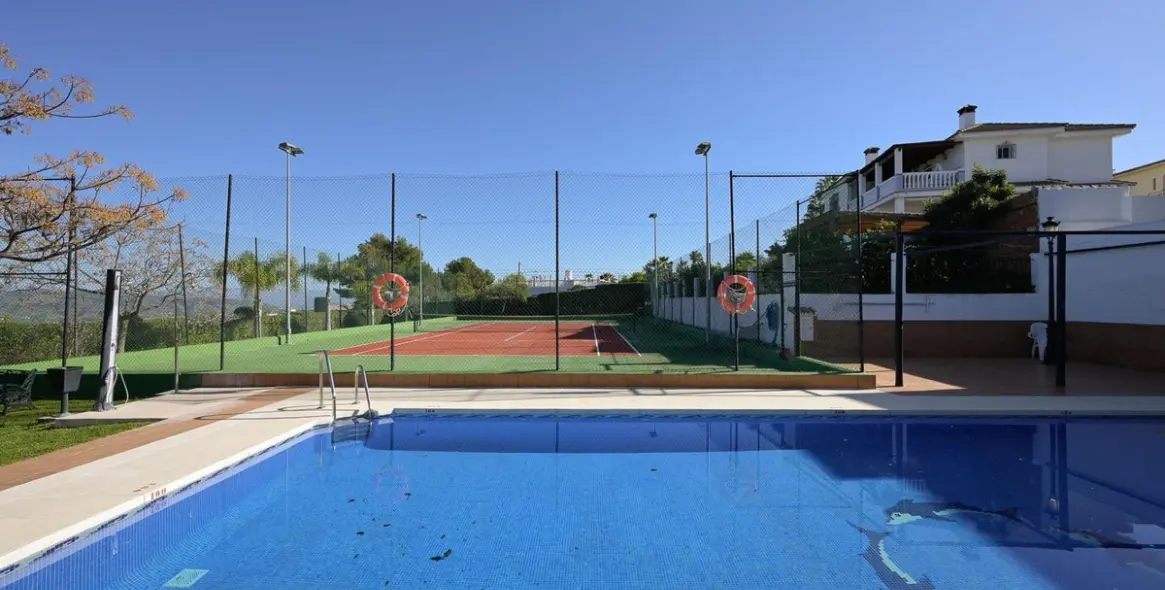 Sale of detached villa in Alhaurín el Grande 28