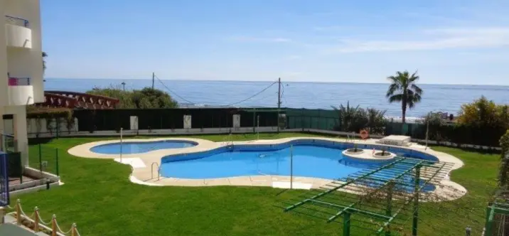 Sale of middle floor apartment in Marbella 0