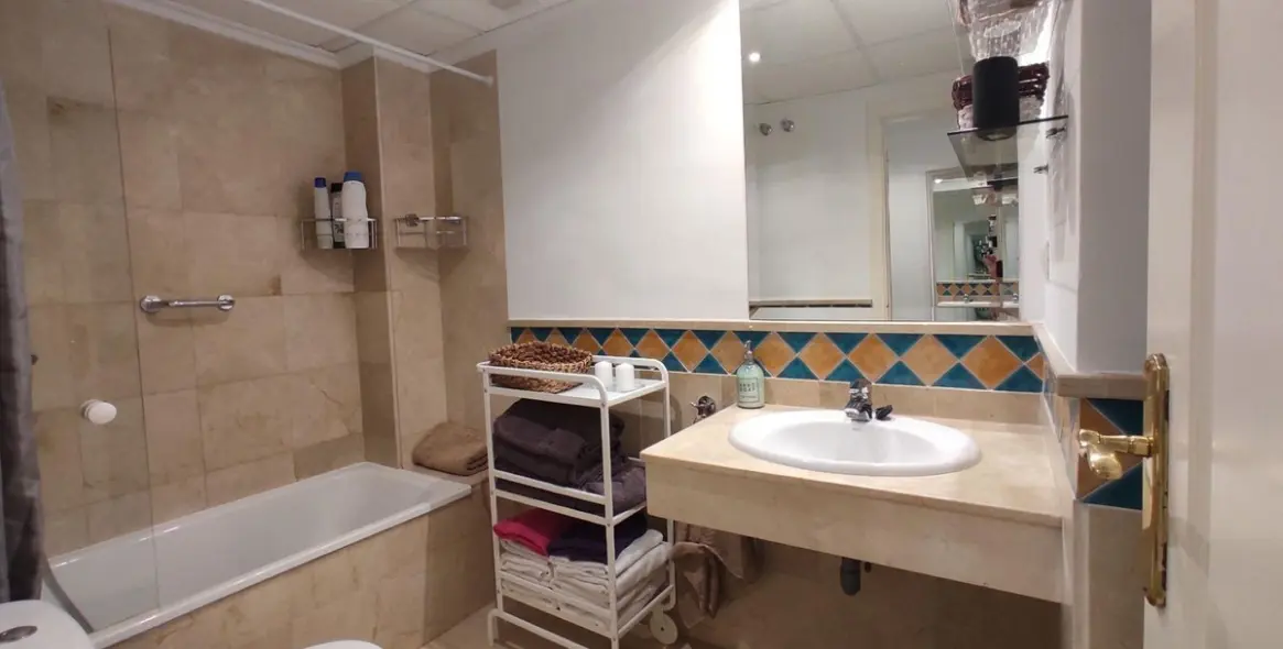 Sale of middle floor apartment in Marbella 11